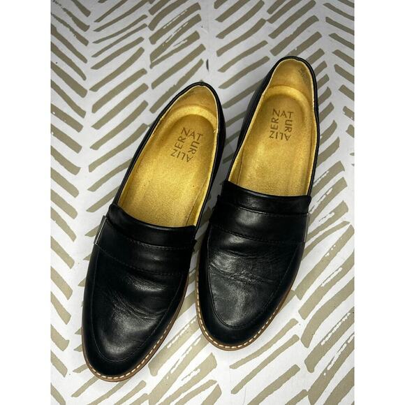 Naturalizer Women's Adiline Slip On Flat Loafers Black Leather - Picture 2 of 7